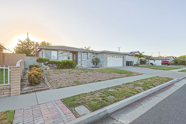 16561 Monroe, Huntington Beach, CA 92647