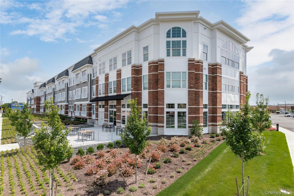 75 E Hoffman Avenue 2018, Lindenhurst, NY 11757