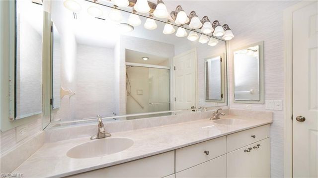 319 Reynolds CT M12, Naples, FL 34112