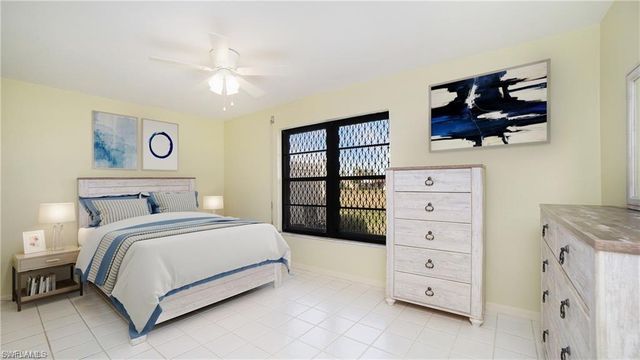 319 Reynolds CT M12, Naples, FL 34112