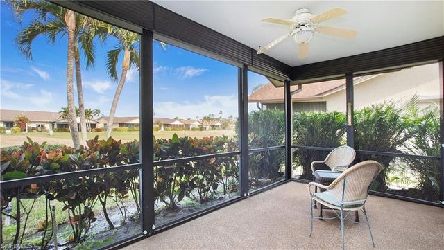 319 Reynolds CT M12, Naples, FL 34112