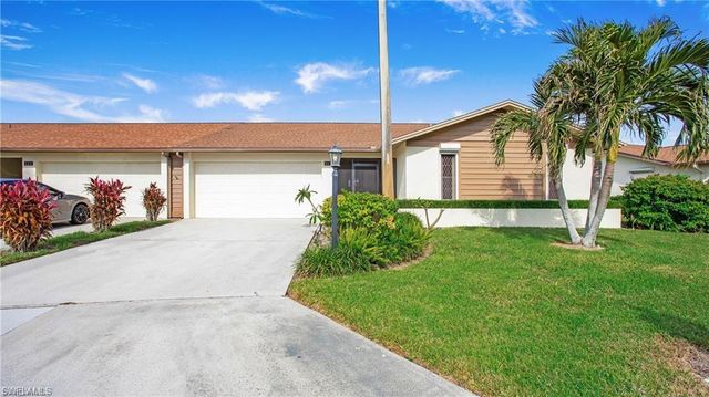 319 Reynolds CT M12, Naples, FL 34112