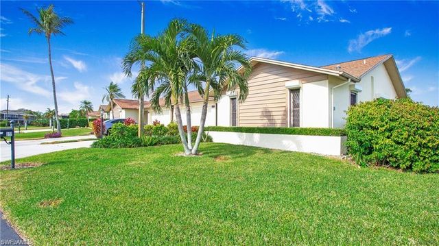 319 Reynolds CT M12, Naples, FL 34112