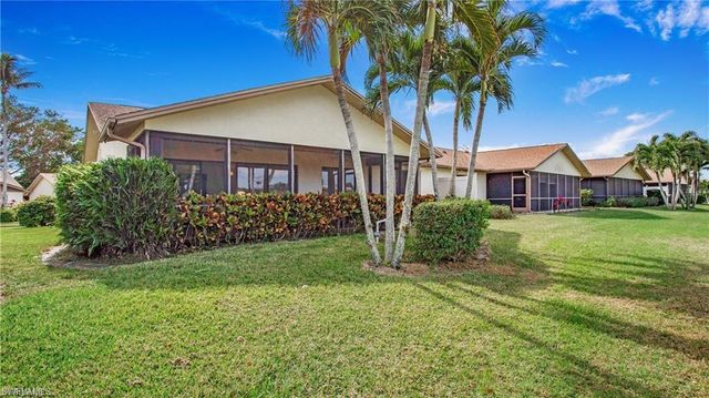 319 Reynolds CT M12, Naples, FL 34112