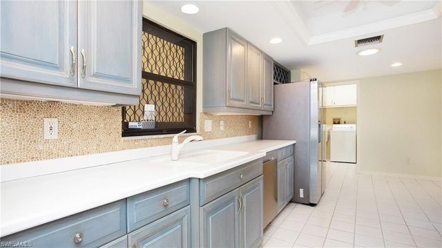 319 Reynolds CT M12, Naples, FL 34112