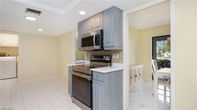 319 Reynolds CT M12, Naples, FL 34112