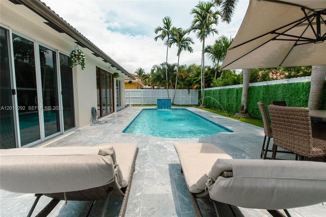 7814 NW 165th St, Miami Lakes, FL 33016