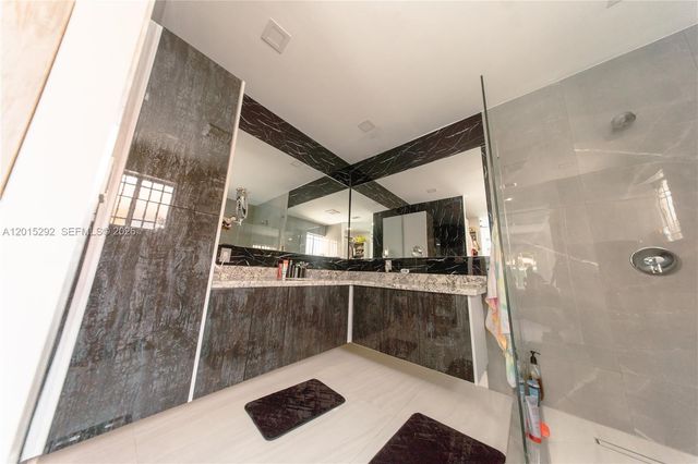 7814 NW 165th St, Miami Lakes, FL 33016