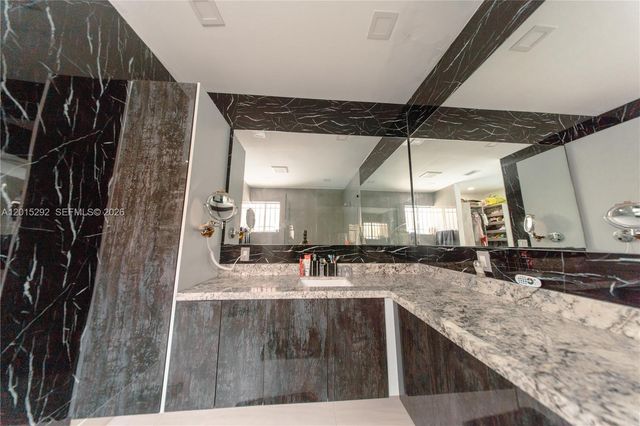 7814 NW 165th St, Miami Lakes, FL 33016