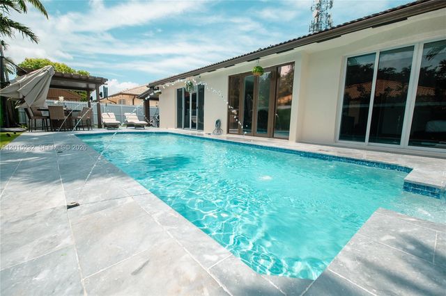 7814 NW 165th St, Miami Lakes, FL 33016