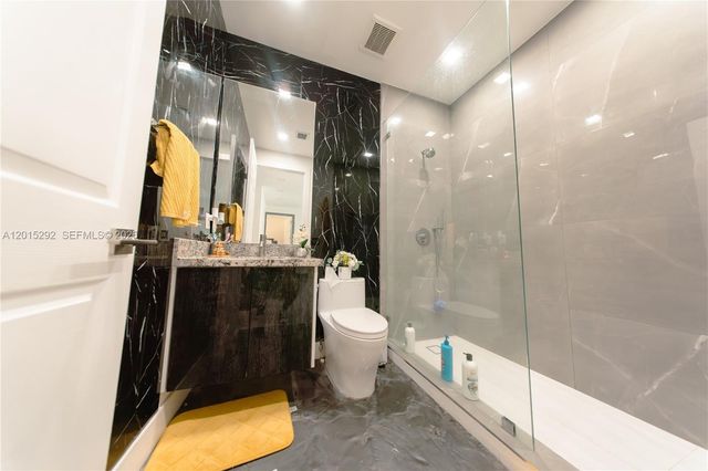 7814 NW 165th St, Miami Lakes, FL 33016