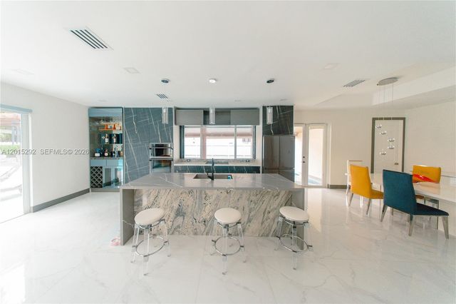 7814 NW 165th St, Miami Lakes, FL 33016