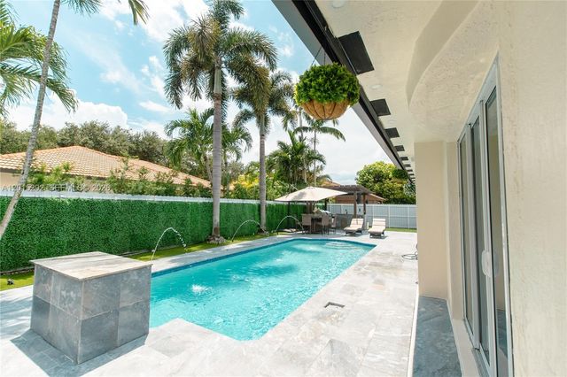 7814 NW 165th St, Miami Lakes, FL 33016
