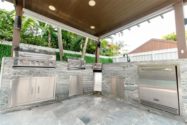 7814 NW 165th St, Miami Lakes, FL 33016