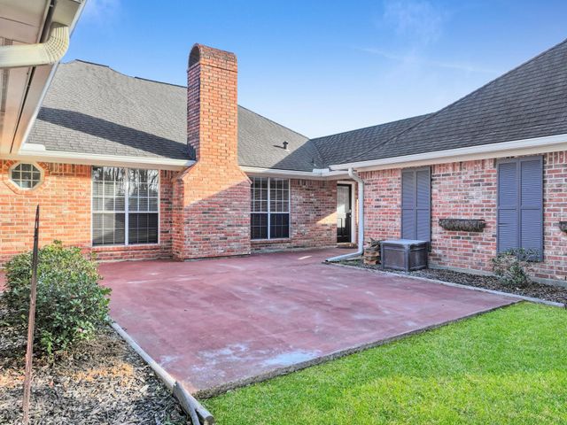 3910 Cypress Point Drive, Beaumont, TX 77707