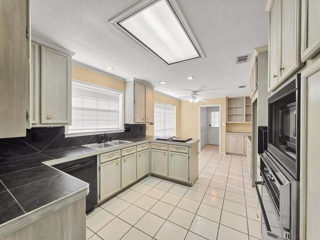 3910 Cypress Point Drive, Beaumont, TX 77707