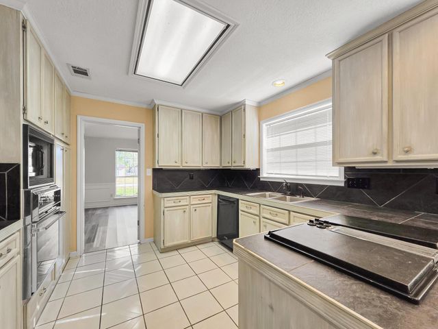 3910 Cypress Point Drive, Beaumont, TX 77707