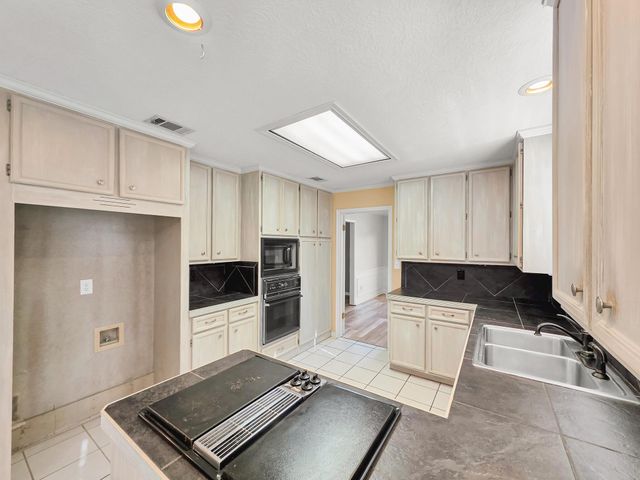 3910 Cypress Point Drive, Beaumont, TX 77707