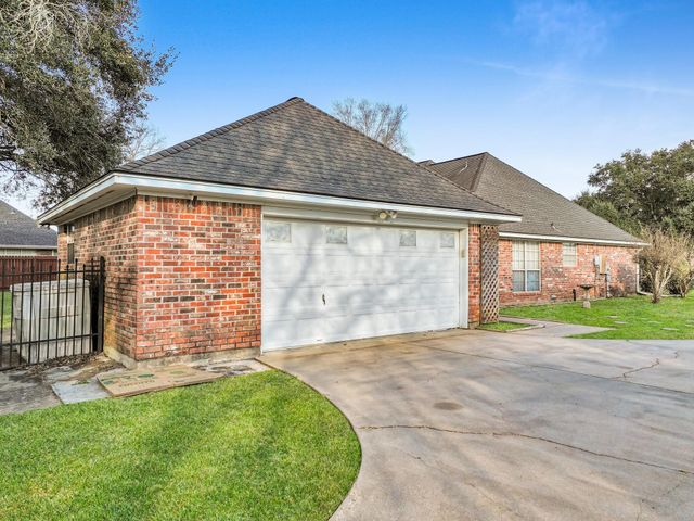 3910 Cypress Point Drive, Beaumont, TX 77707