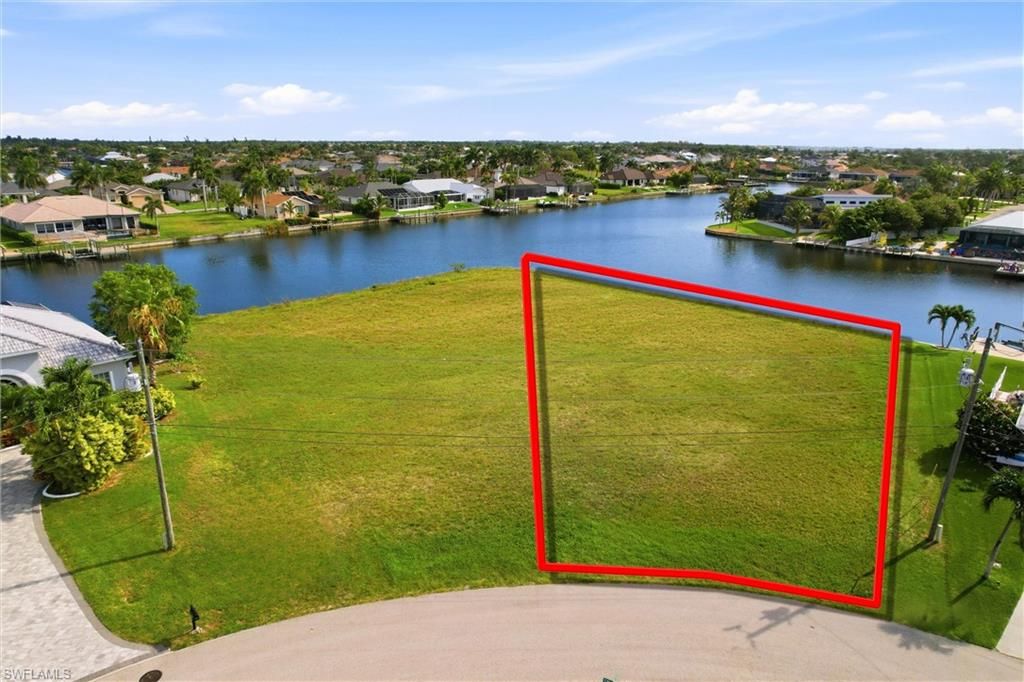 Image 1 of property listing at 3021 SW 27th PL, Cape Coral, FL 33914