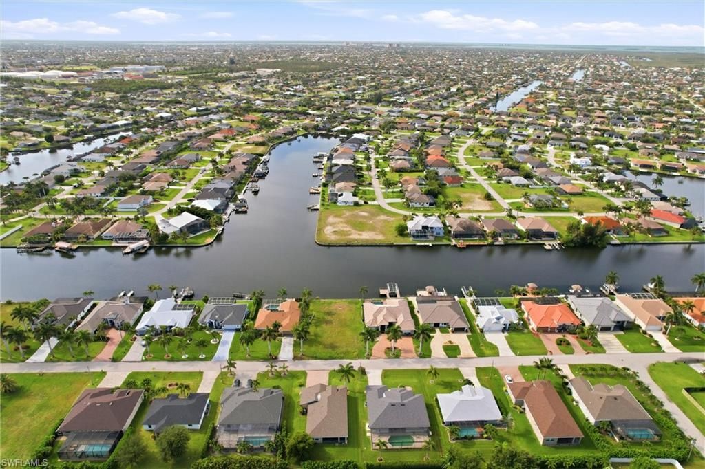 Image 12 of property listing at 3021 SW 27th PL, Cape Coral, FL 33914