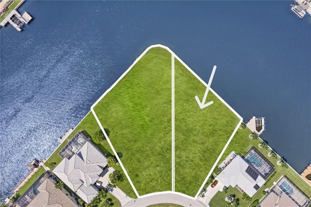 Image 7 of property listing at 3021 SW 27th PL, Cape Coral, FL 33914