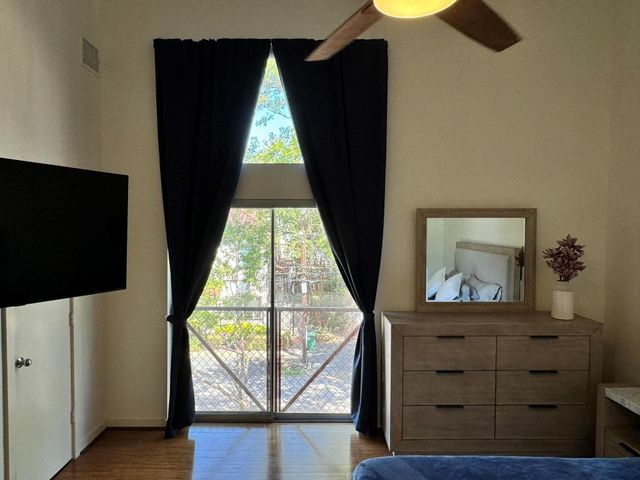 5235 Blossom Street, Houston, TX 77007