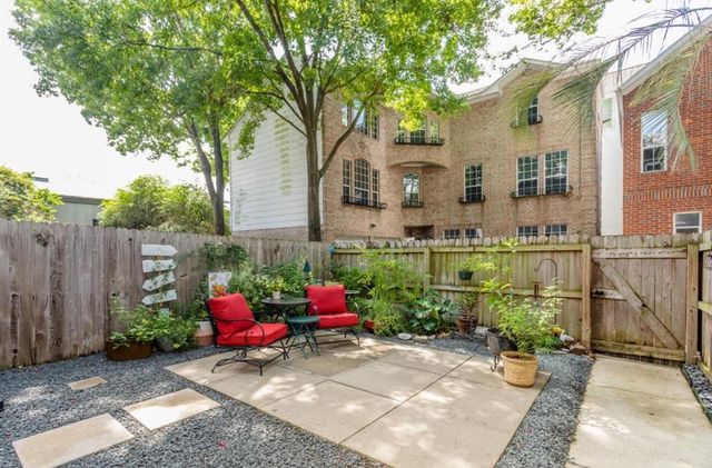 5235 Blossom Street, Houston, TX 77007