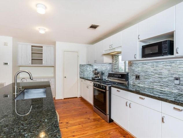 5235 Blossom Street, Houston, TX 77007