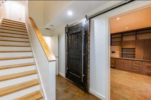 5235 Blossom Street, Houston, TX 77007