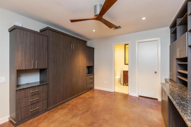 5235 Blossom Street, Houston, TX 77007