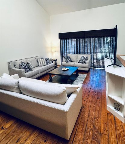 5235 Blossom Street, Houston, TX 77007