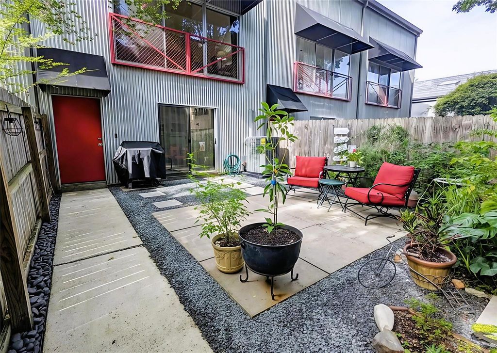 5235 Blossom Street, Houston, TX 77007