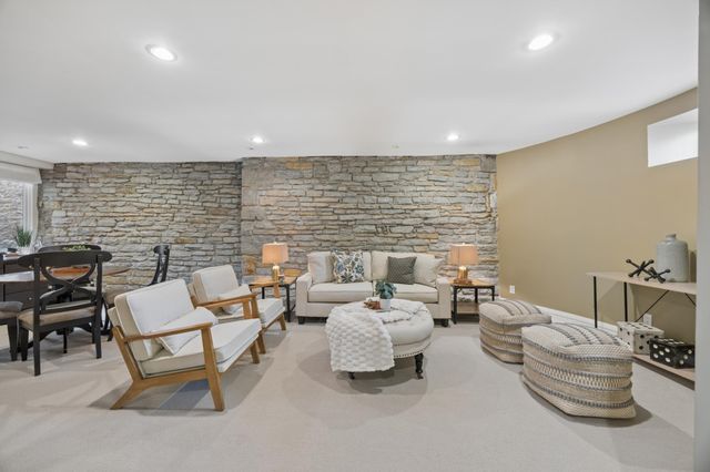 672 Summit Avenue 102, Saint Paul, MN 55105
