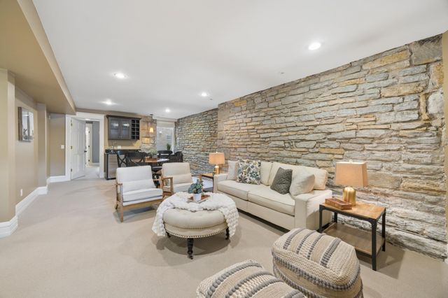 672 Summit Avenue 102, Saint Paul, MN 55105