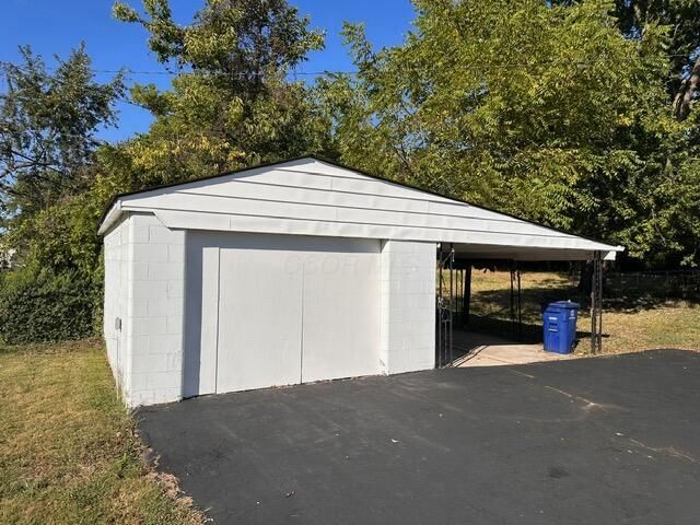 2825 S Hampton Road S, Columbus, OH 43232