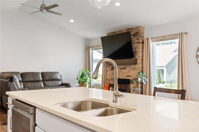 1124 Petrus Court, Clearcreek Twp, OH 45458