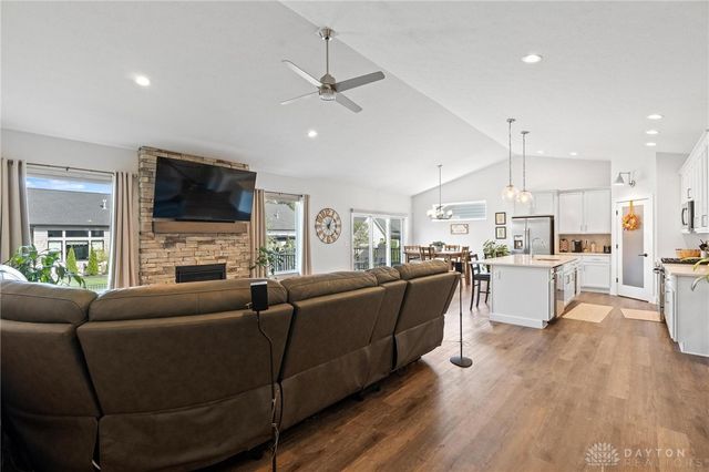 1124 Petrus Court, Clearcreek Twp, OH 45458