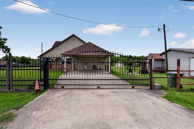 390 County Road 4871, Dayton, TX 77535