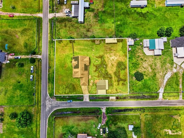 390 County Road 4871, Dayton, TX 77535