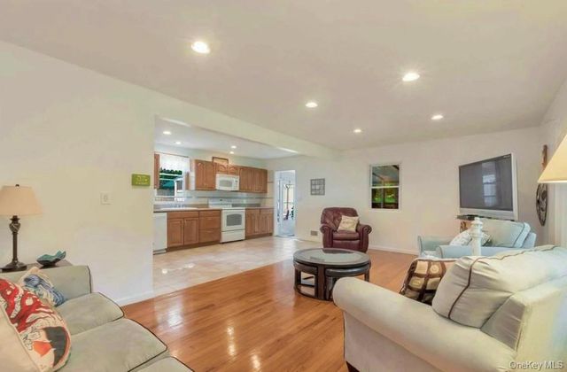 430 Grove Road, Southold, NY 11971