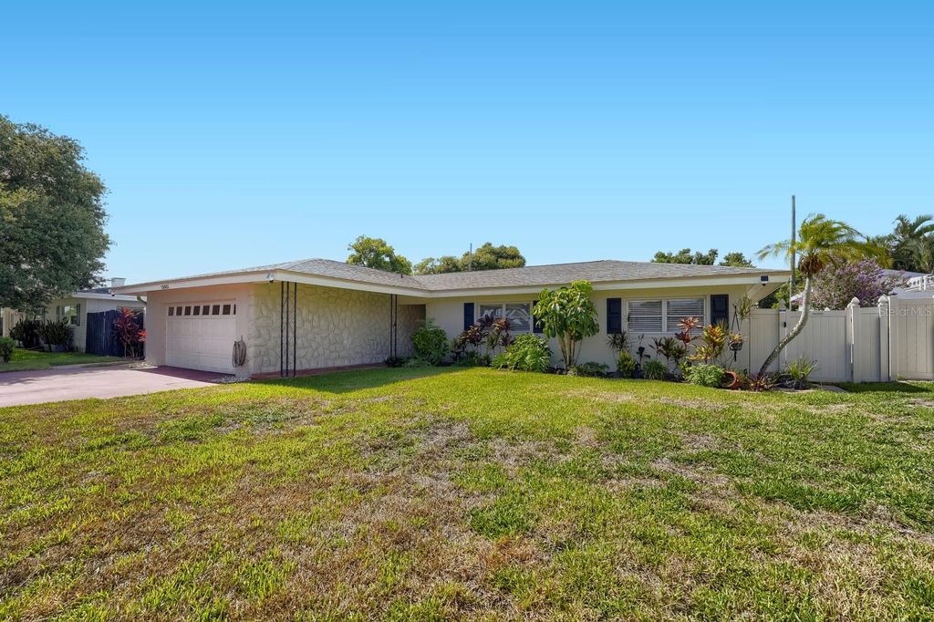 13931 DOMINICA DRIVE, Seminole, FL 33776