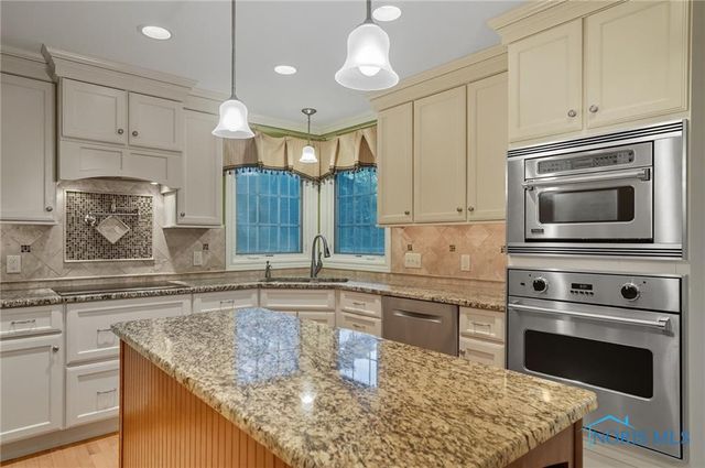 8435 Willow Glen, Holland, OH 43528