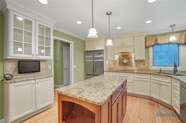 8435 Willow Glen, Holland, OH 43528