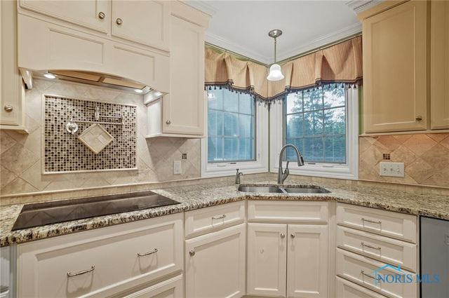 8435 Willow Glen, Holland, OH 43528