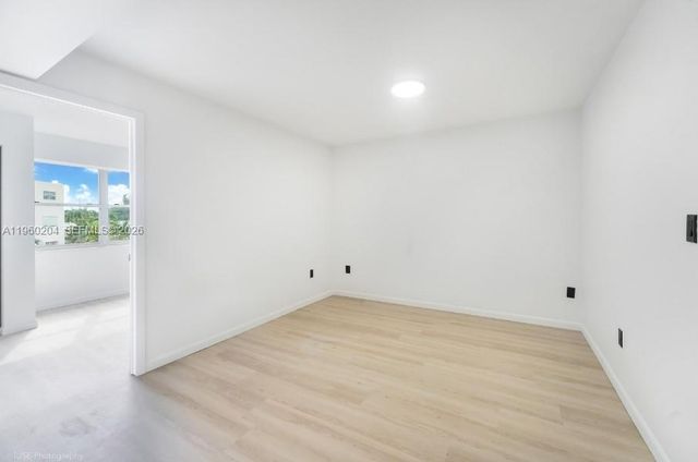 12215 W Dixie Hwy 107, North Miami, FL 33161