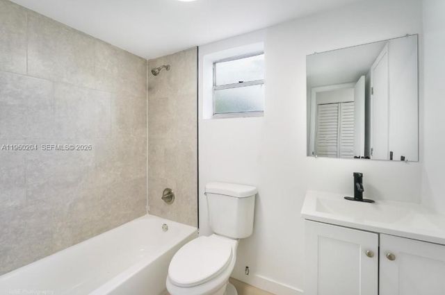 12215 W Dixie Hwy 107, North Miami, FL 33161