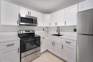 12215 W Dixie Hwy 107, North Miami, FL 33161