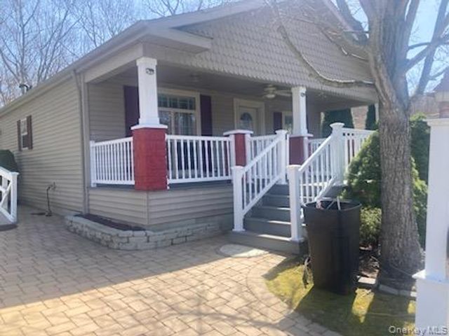 1661 Old Country Road 516, Riverhead, NY 11901