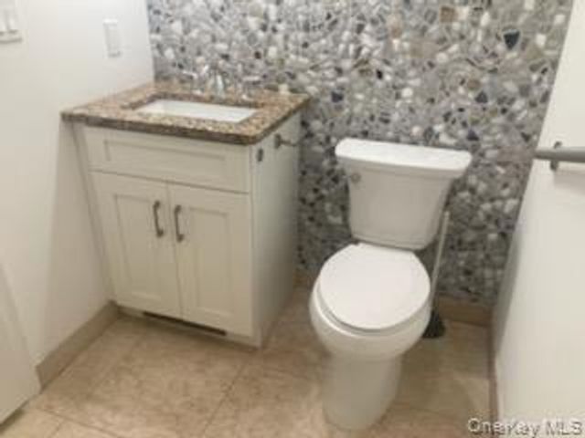 1661 Old Country Road 516, Riverhead, NY 11901